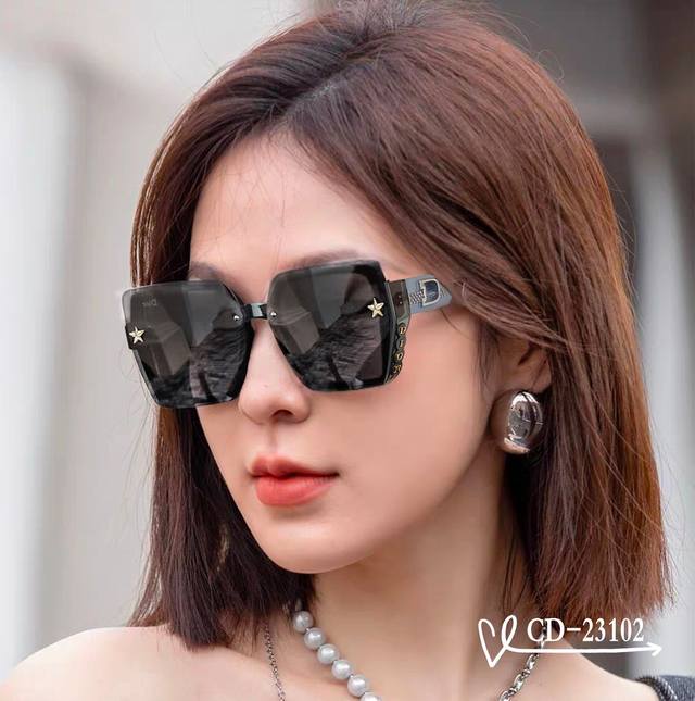 法国迪奥-Dior . 宝丽来树脂偏光镜片 . Tr90镜架轻便佩戴舒适 . Size 58-17-142 . 款太阳镜减轻强光负担 遮挡有害光线防辐射 出行旅