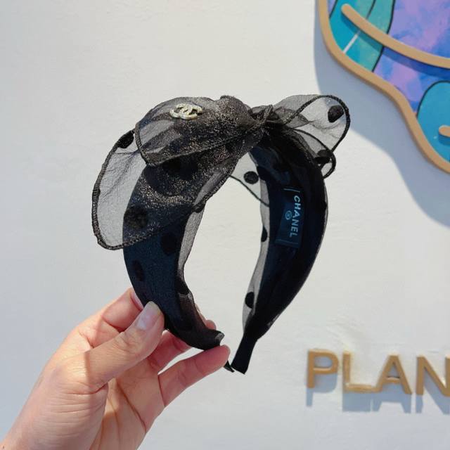 配包装 chanel 香奈儿 最新款小香大蝴蝶结波点洋气发箍 复古气质网纱头箍 网红爆款推荐 搭配高端材质 超精致 时尚百搭