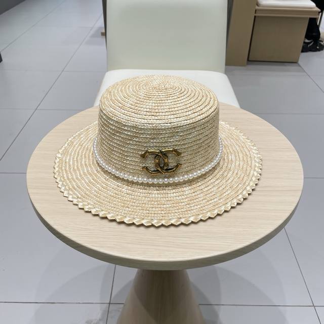 Chanel 欧美风格春夏法式珍珠链子麦秆平顶草帽旅游度假防晒遮阳沙滩帽女