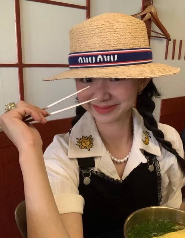跑量 高版本 无质量问题不退换 上新 终于现货了Miumiu拉菲草平顶帽 独家发售 直播客人订单款