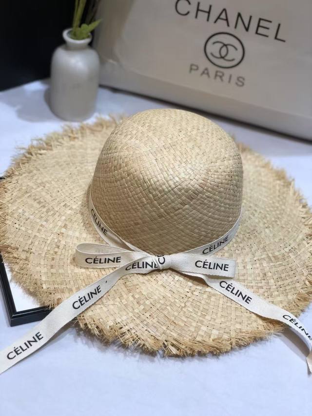 跑量 小香 夏天来了 海边度假风草帽Get起来 超级适合海边度假拍照必备单品 姐妹们赶紧戴起来美美哒拍照了