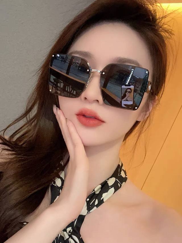 Dior-迪奥 2025开春新款 潮流爆款 时尚方框太阳镜 高品质 佩戴舒适 网红潮款墨镜 型号 D2238