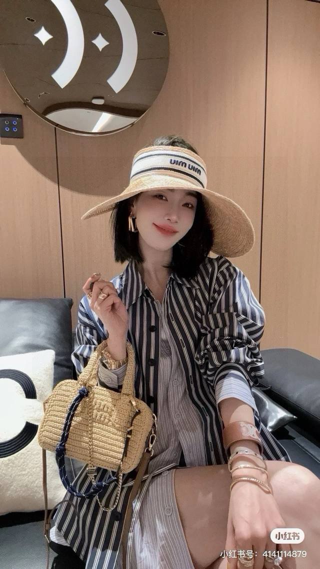 缪缪Miumiu拉菲草空顶帽 专柜新款 且买且珍惜 卖一个少一个 头围可以调节 细节待上