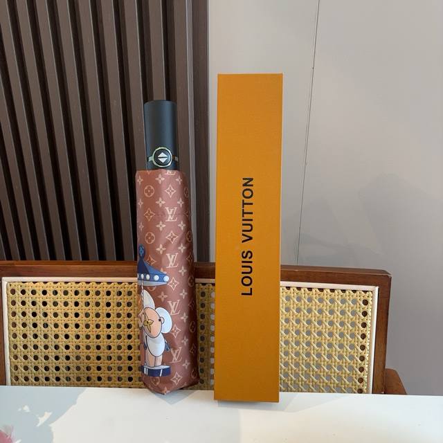 Louis Vuitton 路易威登 2025新款 三折自动折叠晴雨伞 新涂层技术深色伞面 拥有令人惊喜的遮光效果