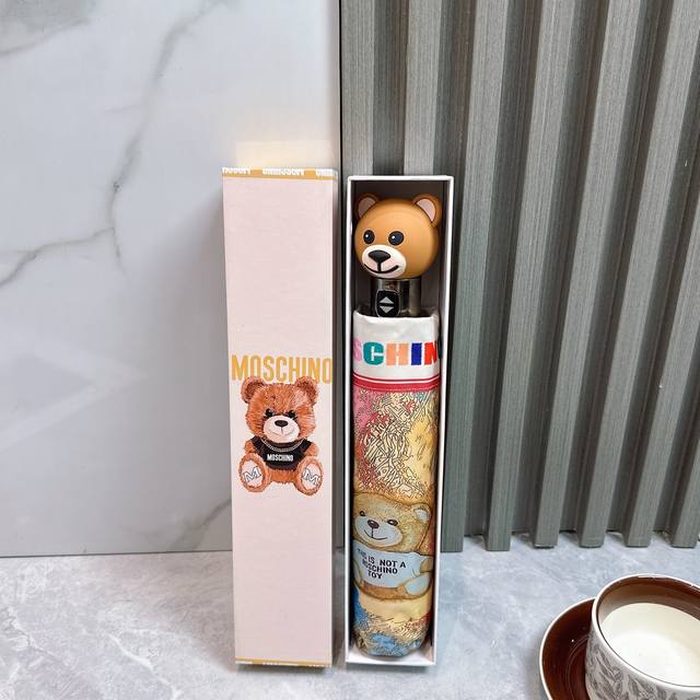 莫斯奇诺 Moschino新款三折防晒睛雨伞 2580夏季新款 全自动折叠晴雨伞 内里黑色涂层防晒有效阻隔紫外线99% Upf 50 所以能起到伞下体感降温的效