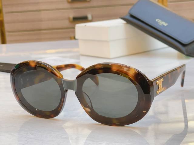 Celin* 赛*琳新款太阳镜 Model:Cl42123 Size: 54口22-145
