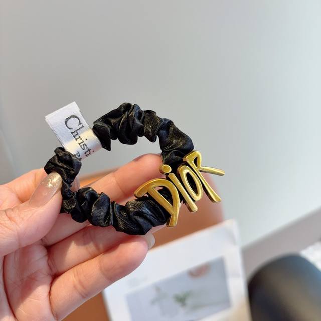 配包装 单个 dior 迪奥 网红新款发圈 精致肠圈皮筋 佩戴舒适无压力 造型搭配必备 非常时尚百搭