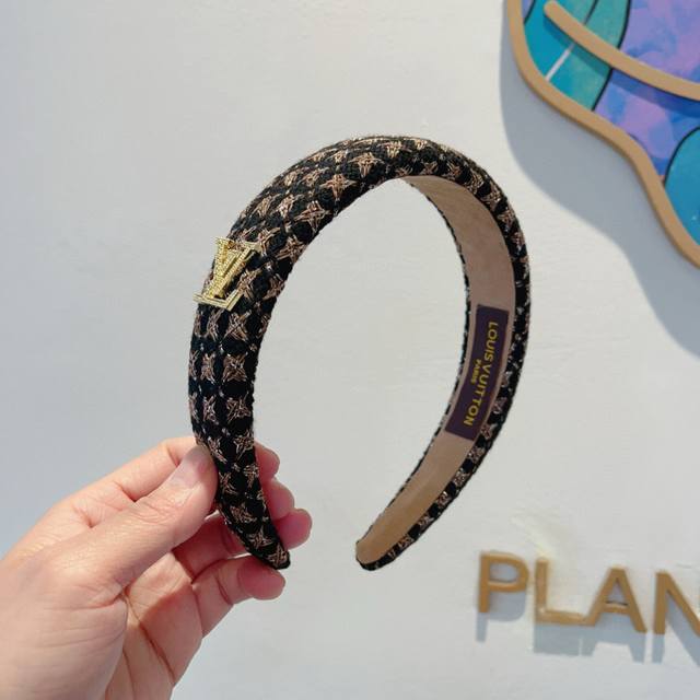 配包装 lv 路易威登 火爆新款韩版布艺格子发箍 时尚头箍 网红最新款来袭时尚百搭 女神必入