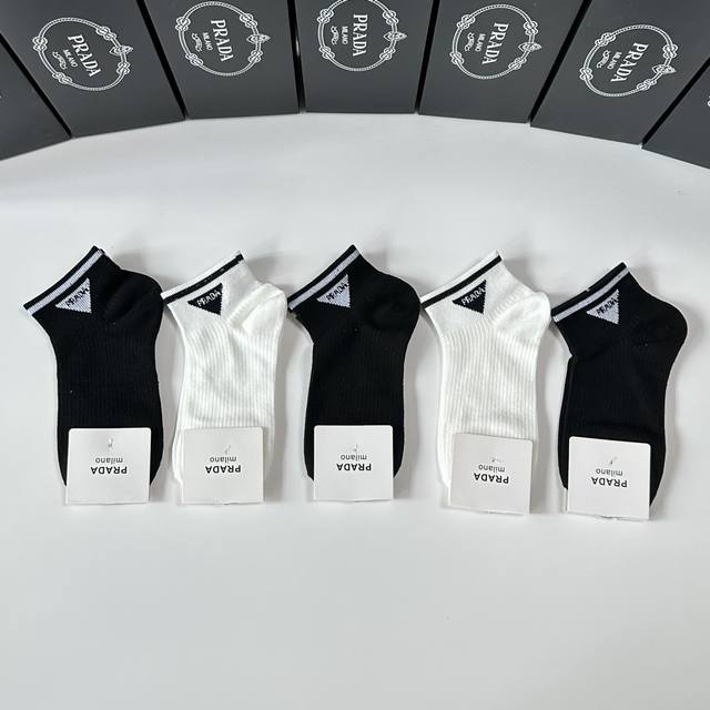 特 配专柜包装 prada 普拉达 新款中短筒袜堆堆袜袜子 一盒五双 专柜同步筒袜袜子 大牌出街 潮人必备超好搭