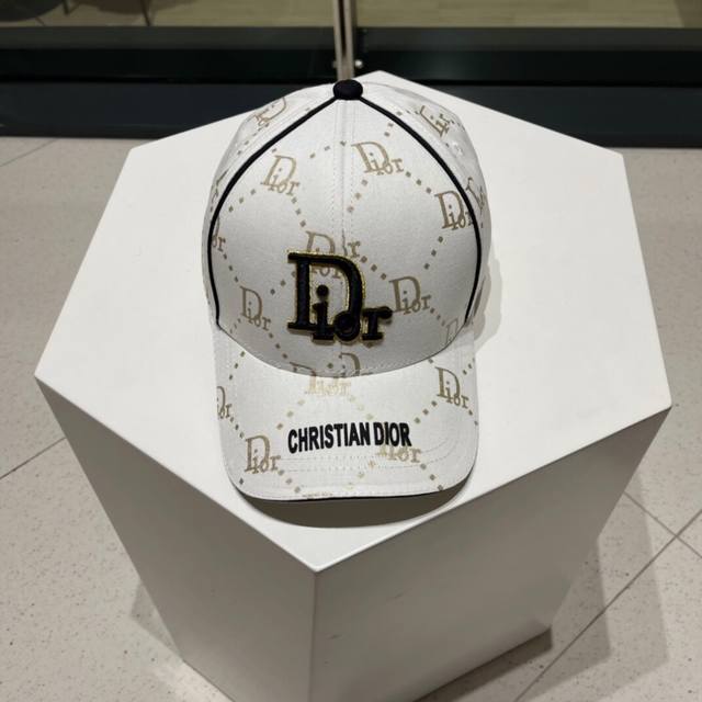 Dior 迪奥 新款原单棒球帽 精致純也格调很有感觉 很酷很时尚 专柜断货热门 质量超赞