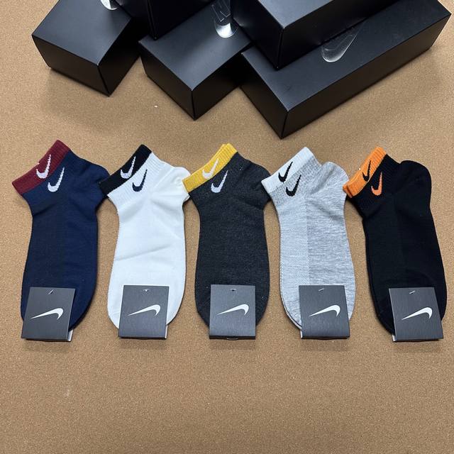 特 Nike 耐克永远的经典永远的精梳棉材质 透气吸汗柔软舒适 上脚非常Nice商务风潮 送领导送长辈首选 一盒五双