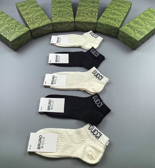 特 Gucci 古奇G家新品短袜 一盒五双 提花经典标志 超级Nice 实物超漂亮 超火爆小单品 大牌出街 潮人必备超好搭