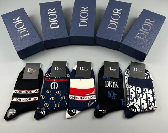 特 Dior 迪奥D家新品男款袜子 一盒五双 提花品牌Logo 简单大气 实物超漂亮 经超火爆小单品 大牌出街 潮人必备超好搭