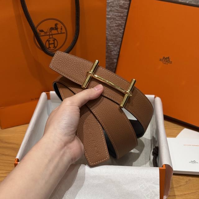 h D Ancre皮带扣&双面皮腰带 腰带独具原创个性且精致不凡 双面可用金属扣的分层构造富有趣致的3D立体效果 打造奢华却又不失现代感的外观 超级百搭 商务休