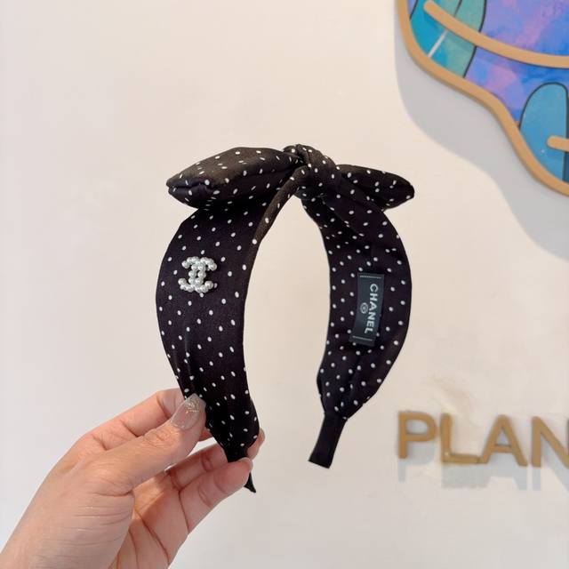 配包装 chanel 香奈儿 新款精美波点蝴蝶结发箍 复古网红头箍 搭配高端材质 超精致 时尚高级感百搭款
