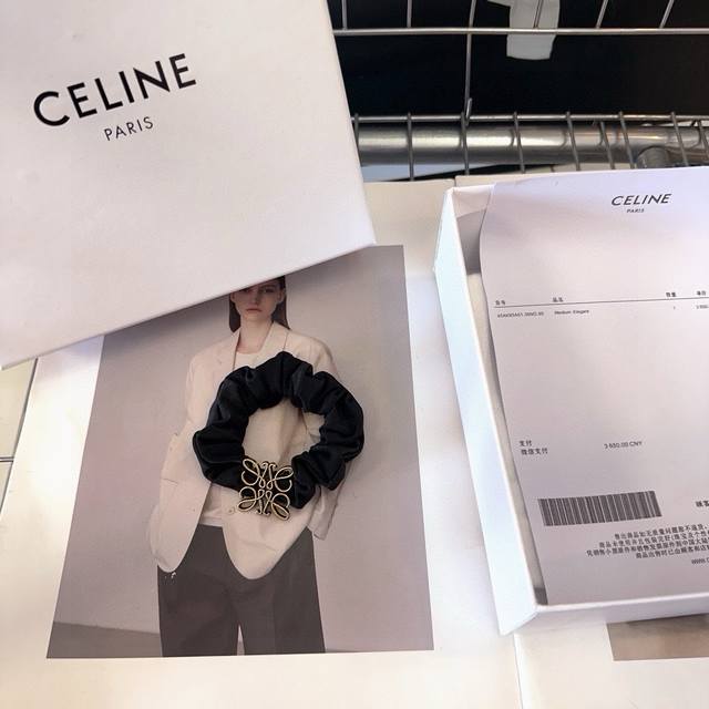 配包装盒 loewe 罗意威 字母发圈 网红爆款 时尚潮品 简单大方 人手必备单品