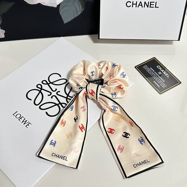 特 配专柜包装 chanel 香奈儿 最新小香风发圈 小仙女快入手 特殊材质 不嘞头 可盐可甜