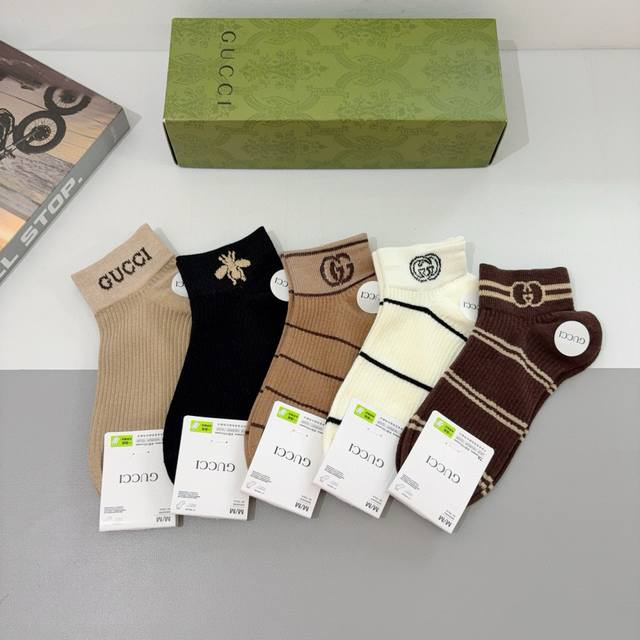 配包装 一盒5双 Gucci 古奇 Ins超火爆小单品袜子 纯棉面料 潮人必备 Gucci 爆款 经典双G袜 个性时尚百搭款 你值得拥有哦