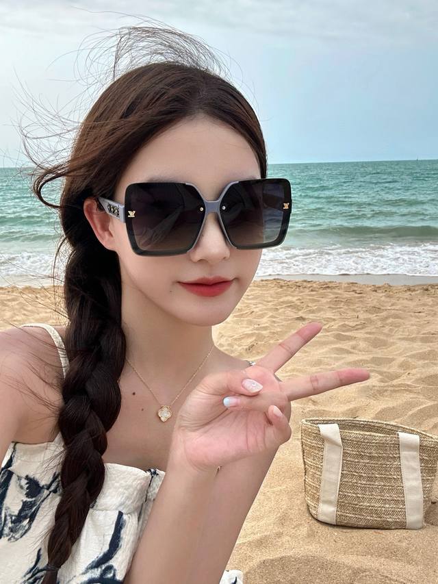 Tr偏光系列 Lv大框太阳镜墨镜经典的方框设计 不挑脸型 无论搭配大衣还是连衣裙都非常显气质偏光镜片预防紫外线 型号 L5710