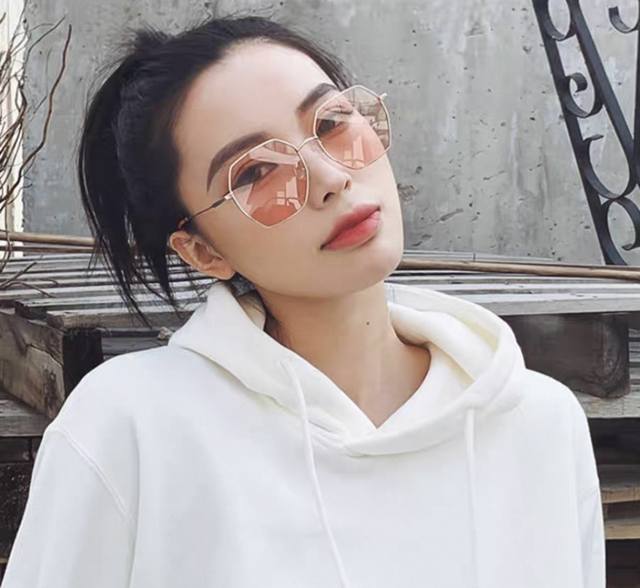 Chanel 香奈儿 新款尼龙偏光太眼镜 无框钻石 切边更有质感 大气女人范儿 大脸小脸都好看 型号 Ch8250