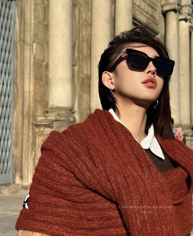 Dior 2025新款潮流爆款 时尚方框太阳镜 佩戴舒适 网红潮款墨镜 女士高清加厚偏光太阳镜 高品质Tr镜框 型号Cd3753