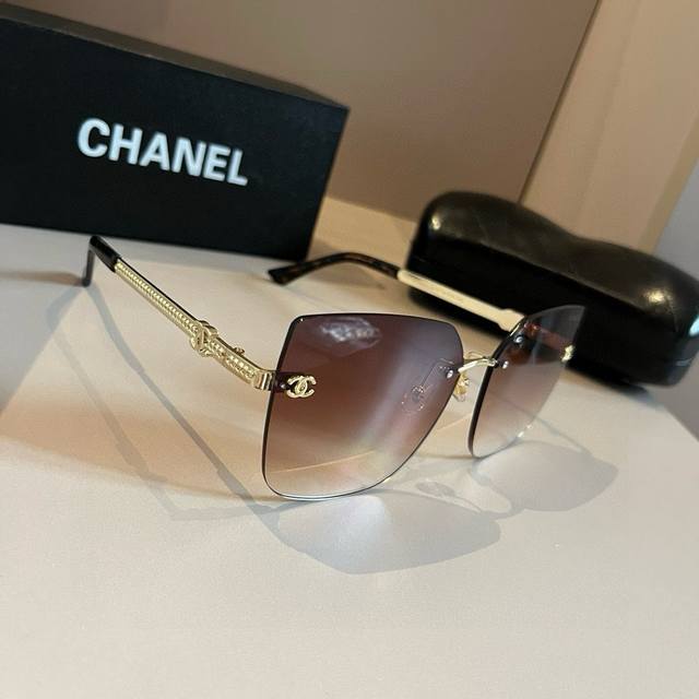 chanel官方早春新款 众多明星同款 香奈儿新款大框墨镜 宝丽来超清太阳镜