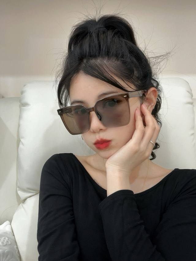 Gucci-尼龙偏光连体太阳镜 2025开春新款 潮流爆款 时尚方框偏光太阳镜 高品质 佩戴舒适 网红潮款墨镜 女士高清尼龙偏光太阳镜 高品质Tr镜框 型号 G