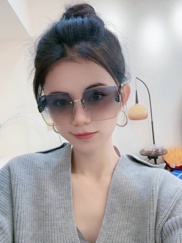 Dior-迪奥 2025开春新款 潮流爆款 时尚方框太阳镜 高品质 佩戴舒适 网红潮款墨镜 型号 D7771