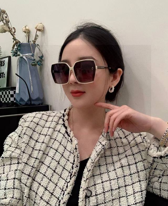 偏光系列太阳镜 原版出货 巴宝莉网红超爆款经典奢华全球风 [亲亲] 时尚方框太阳镜 气质非凡 经典大框款式太阳眼镜[篮球] 顶级品质 奢华Logo 正版板材质量