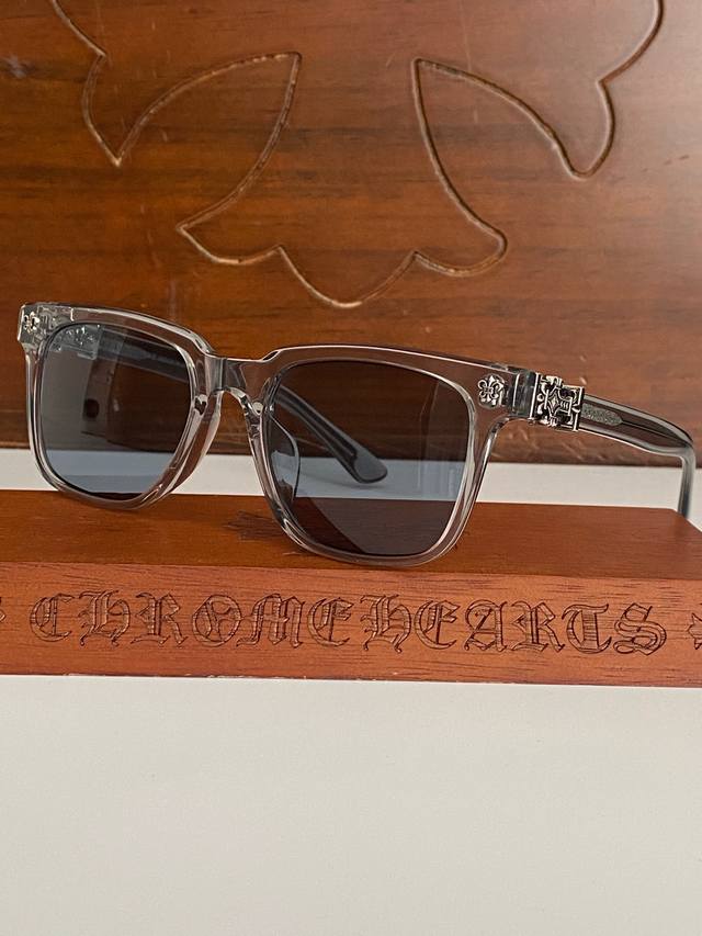 Chrome Heart 赞爆新款 细节完美 ch8002镜臂内外侧镶嵌立体十字架马蹄图案Logo 哥特时期艺术气息 A爆了Size:52-21-153
