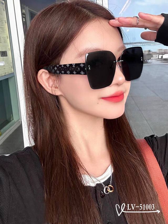 路易威登-Lv . 宝丽来树脂镜片 . Tr镜架轻便佩戴舒适 . Size 65-13-145 . 新款太阳镜减轻强光负担 明星同款 遮挡有害光线防辐射 出行旅