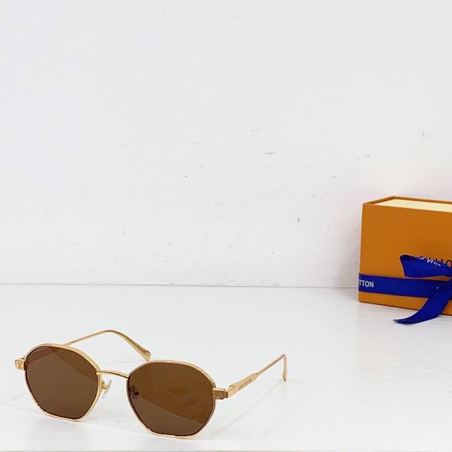 Louis Vuitton mod Z2193U size 54口19 142
