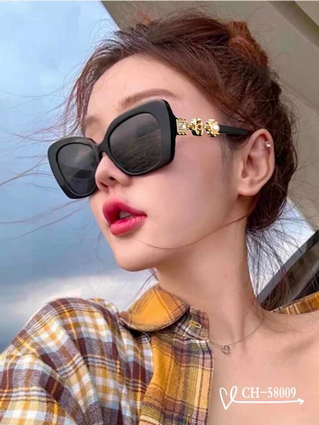 法国香奈儿-Chanel . 宝丽来树脂高清镜片 . Tr镜架-轻便佩戴舒适 . Size 63-17-140 . 新款小香太阳镜减轻强光负担 遮挡有害光线防辐