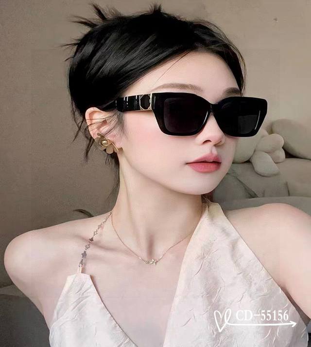 法国迪奥-Dior . 宝丽来树脂偏光镜片 . Tr90镜架轻便佩戴舒适 . Size 58-17-142 . 款太阳镜减轻强光负担 遮挡有害光线防辐射 出行旅