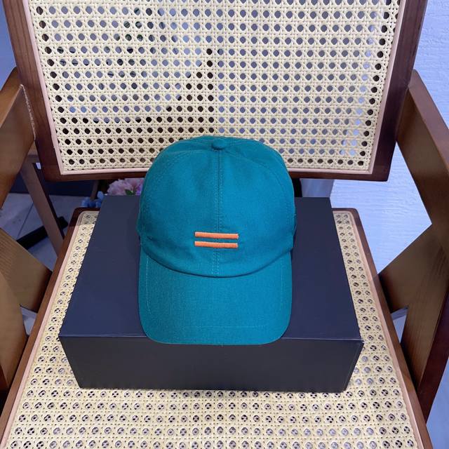 跑量 zegna 新款亚麻透气棒球帽 简约出街 自然风尚扑面而来 细腻触感 带来一抹清新与自由 帽身纯色设计 简约而不失格调 尽显自然之美
