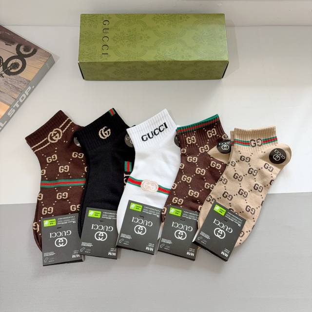 配包装 一盒5双 Gucci 古奇 Ins超火爆短款袜 纯棉面料 潮人必备 Gucci 爆款 经典G家袜子 个性时尚百搭款 你值得拥有哦