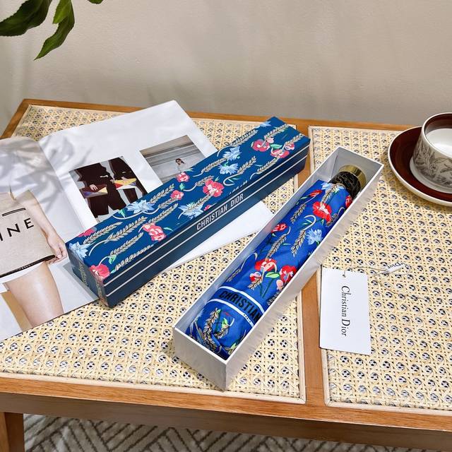 Dior 迪奥 新款 三折自动折叠晴雨伞 时尚原单代工品质 细节精致 看得见的品质 打破一成不变 色泽纯正艳丽