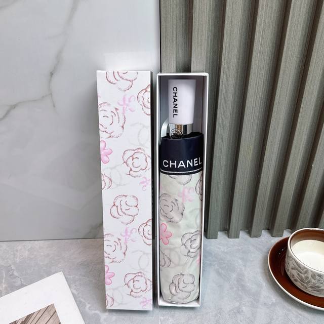 Chanel 香奈儿 夏季新款 全自动折叠晴雨伞 黑色涂层防晒有效阻隔紫外线99% Upf 50 所以能起到伞下体感降温的效果 有效隔热 高效防晒 一把搞定 超
