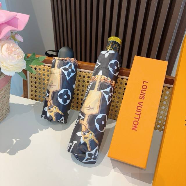 Louis Vuitton 路易威登 三折自动折叠晴雨伞 新涂层技术深色伞面 拥有令人惊喜的遮光效果