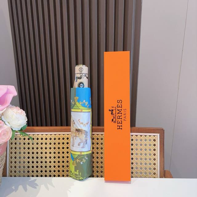 爱马仕 Herm S 新款 极品H家三折自动伞重磅呈现 以其精湛的工艺技术和源源不断的想像力 新涂层技术伞布 带来令人惊喜的遮光效果 让防晒及隔热性能更优保障