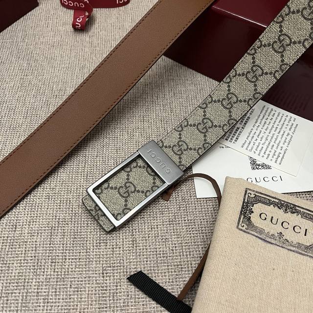 g家顶級品质 原版復刻出品 寬度3.5 於經典之中融入新意 带身饰有双G标识 原厂牛皮底 搭配方形镂空字母扣 对版专柜