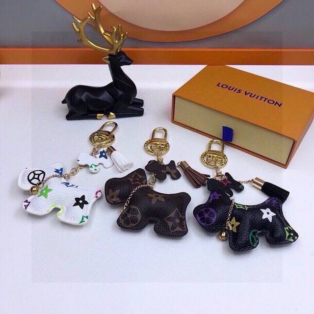 元 配图片原版包装 lv老花雪纳瑞犬包饰挂件 钥匙扣 一万个推荐 louis Vuitton 路易威登法雪纳瑞犬挂件钥匙扣摆件包包挂饰 专柜代购内部填充物都与专