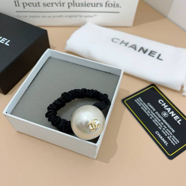 配包装 chanel香奈儿 单个 双C网红爆款发圈皮筋 精致佩戴舒适无压力 造型搭配必备 非常时尚百搭 女神必备 名媛范儿 女神必备单品
