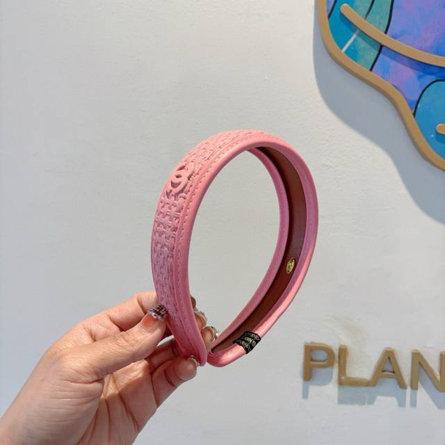 配包装 chanel 香奈儿 新款小香发箍 复古头箍 网红爆款推荐 搭配高端材质 超精致 时尚百搭