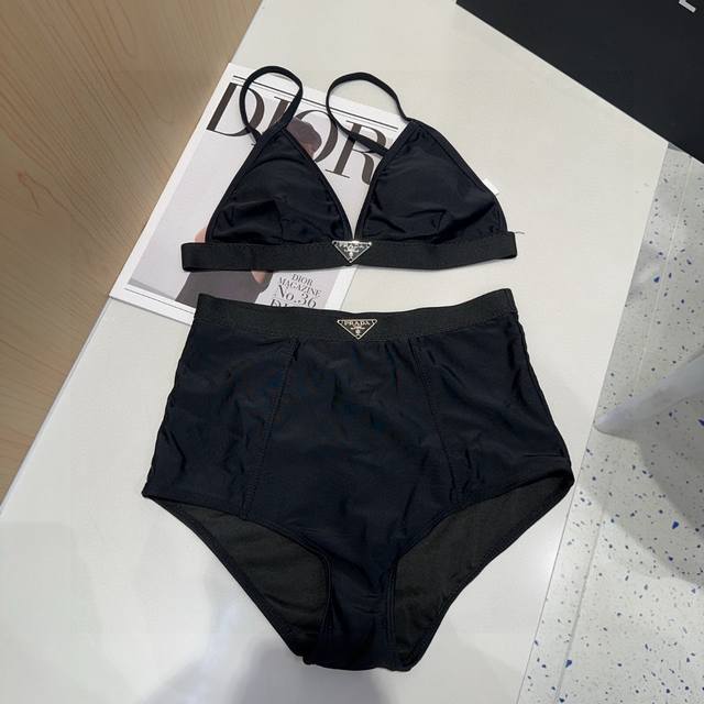 普拉达新款泳衣 时尚潮人必备 实物超级好看 海边度假拍照超级好 Sml