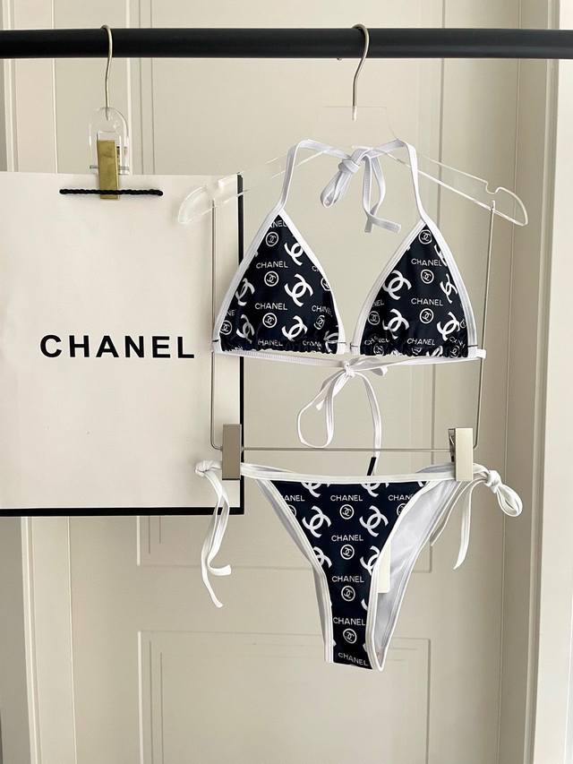 Chanel新款比基尼 适合多种场景的游泳衣 海边 游泳池 温泉 水上乐园 漂流都可以内搭也完全可以 连体设计遮肉显高挑 腹部有点肉肉也不影响咱美美的 面料 透