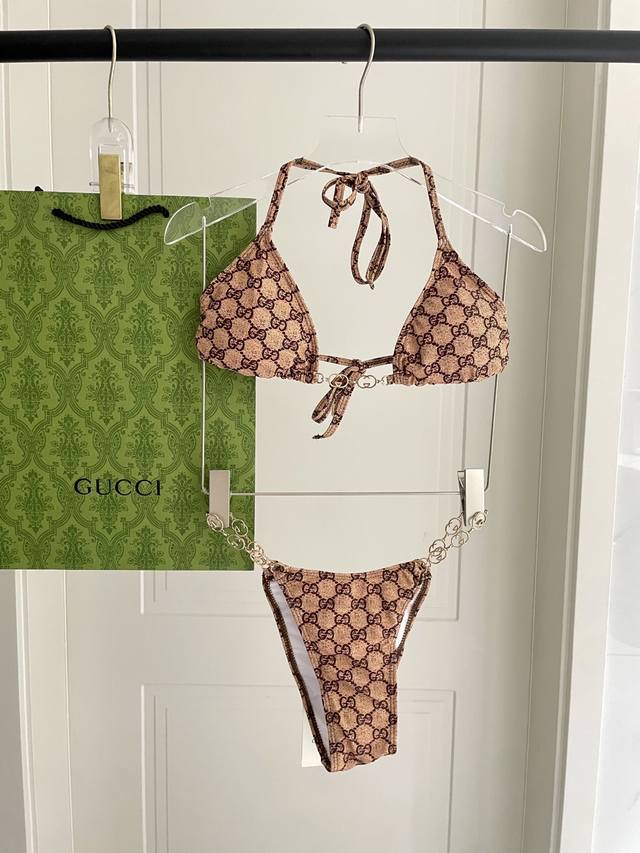 Gucci新款比基尼 适合多种场景的游泳衣 海边 游泳池 温泉 水上乐园 漂流都可以内搭也完全可以 连体设计遮肉显高挑 腹部有点肉肉也不影响咱美美的 面料 透气