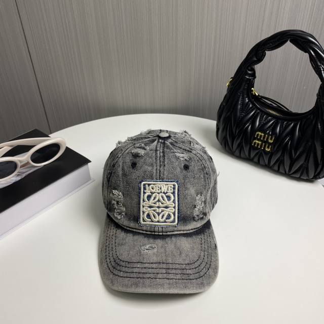 loewe罗意威新款洗水牛仔棒球帽 经典罗意威刺绣标志 男女同款 百搭透气 四季可佩戴