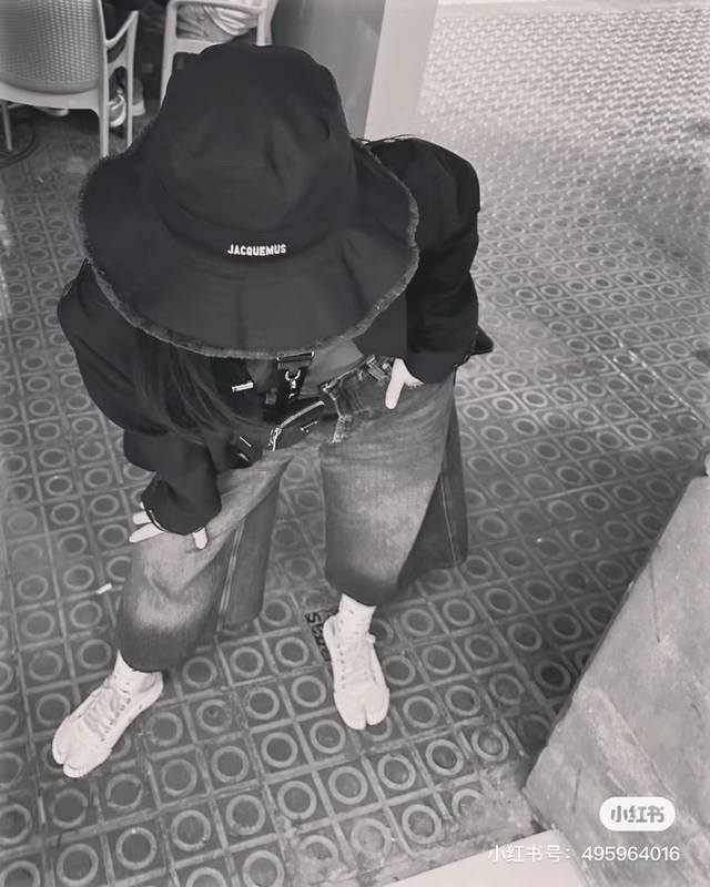 jacquemus 高版渔夫帽必入 百搭色系 旅行外出必备 可调节大小 夏季渔夫帽又悄悄登场了 帽子抽绳设计 可调节大小 头围 标准57Cm