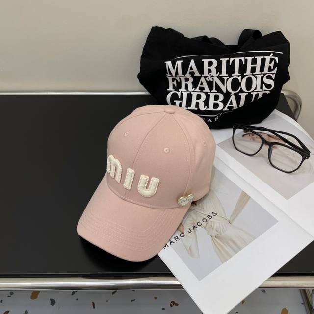 配防尘袋. Miumiu缪缪 新款牛仔订单款刺绣棒球帽大牌款超好搭配 赶紧入手